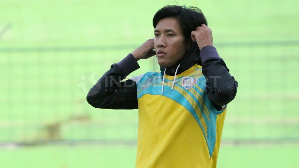 Ahmad Bustomi dalam sesi latihan bersama Arema Cronus Copyright: © Ian Setiawan/Indosport